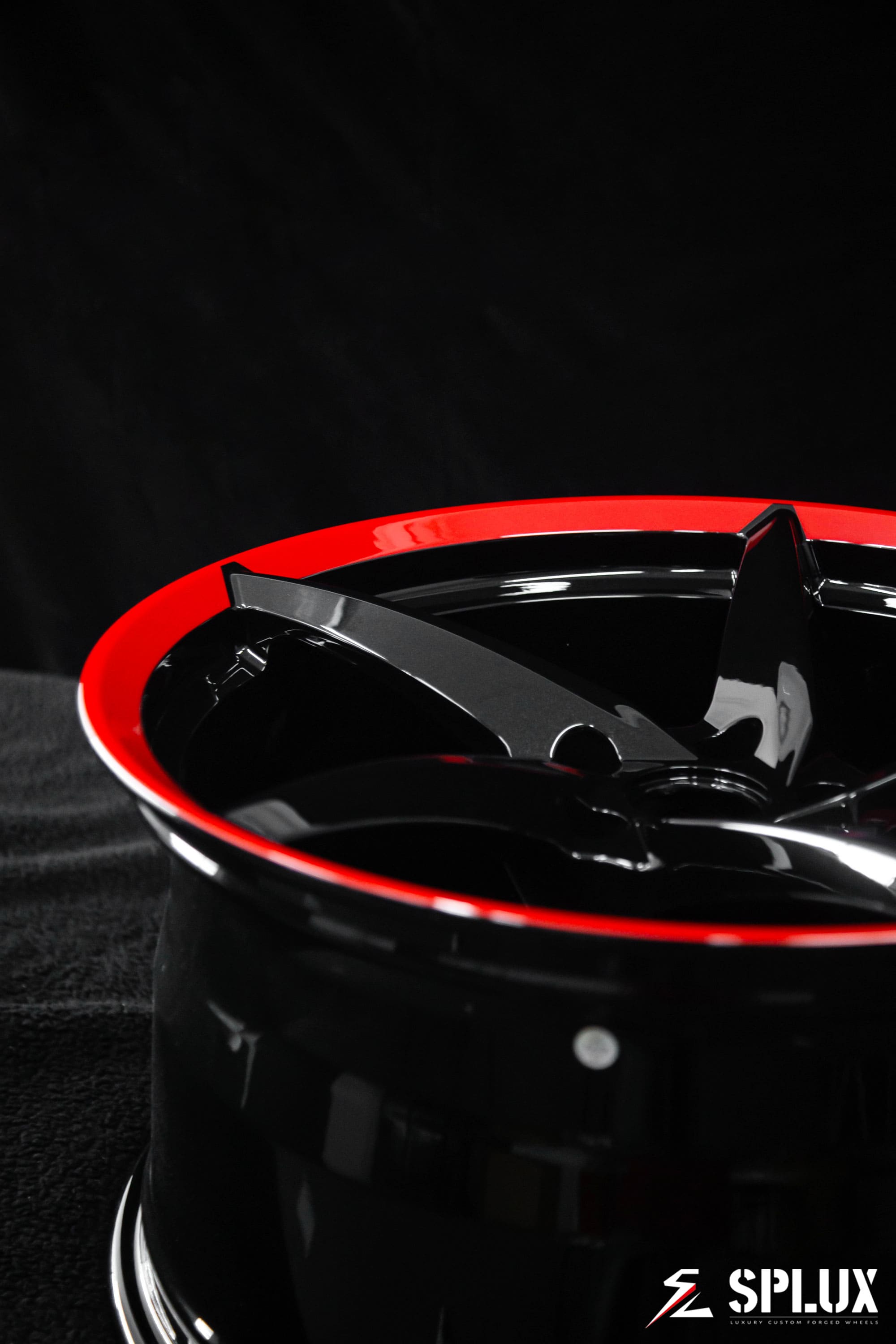 SC-09M forged wheel with black diamond spokes and a gloss red lip on the CTS-V Coupe