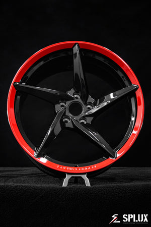 Staggered 20-inch front and 20×10.5 rear SC-09M forged wheels with a gloss red lip