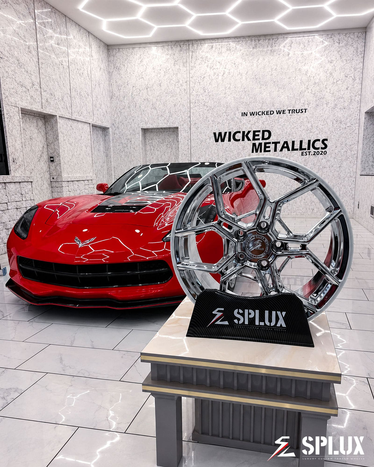 Red C7 Stingray on SC-18M wheels, front wheel detail