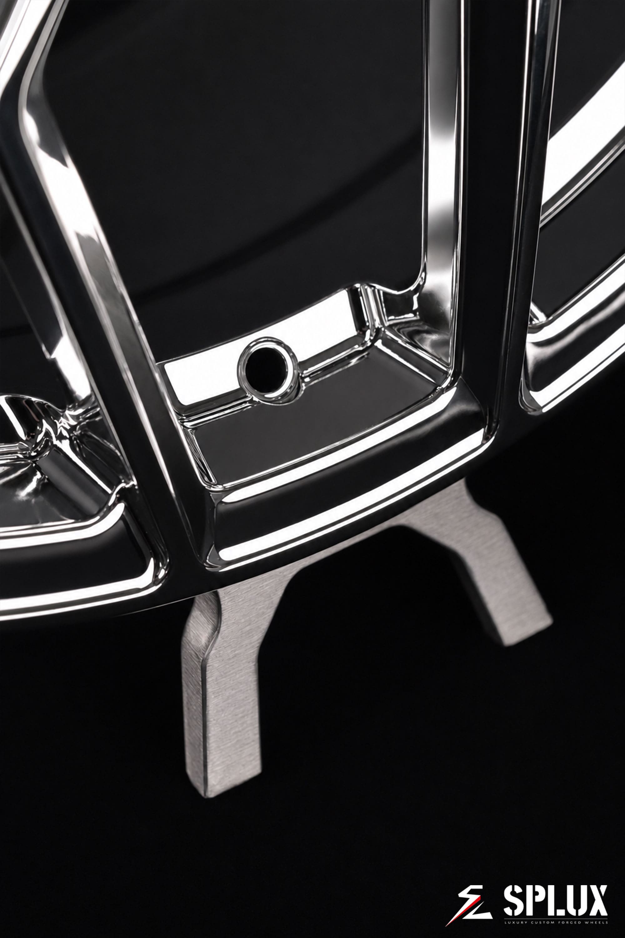 The front wheel of the C7 with a chrome finish and the SC-18M design, highlighting the lug pattern