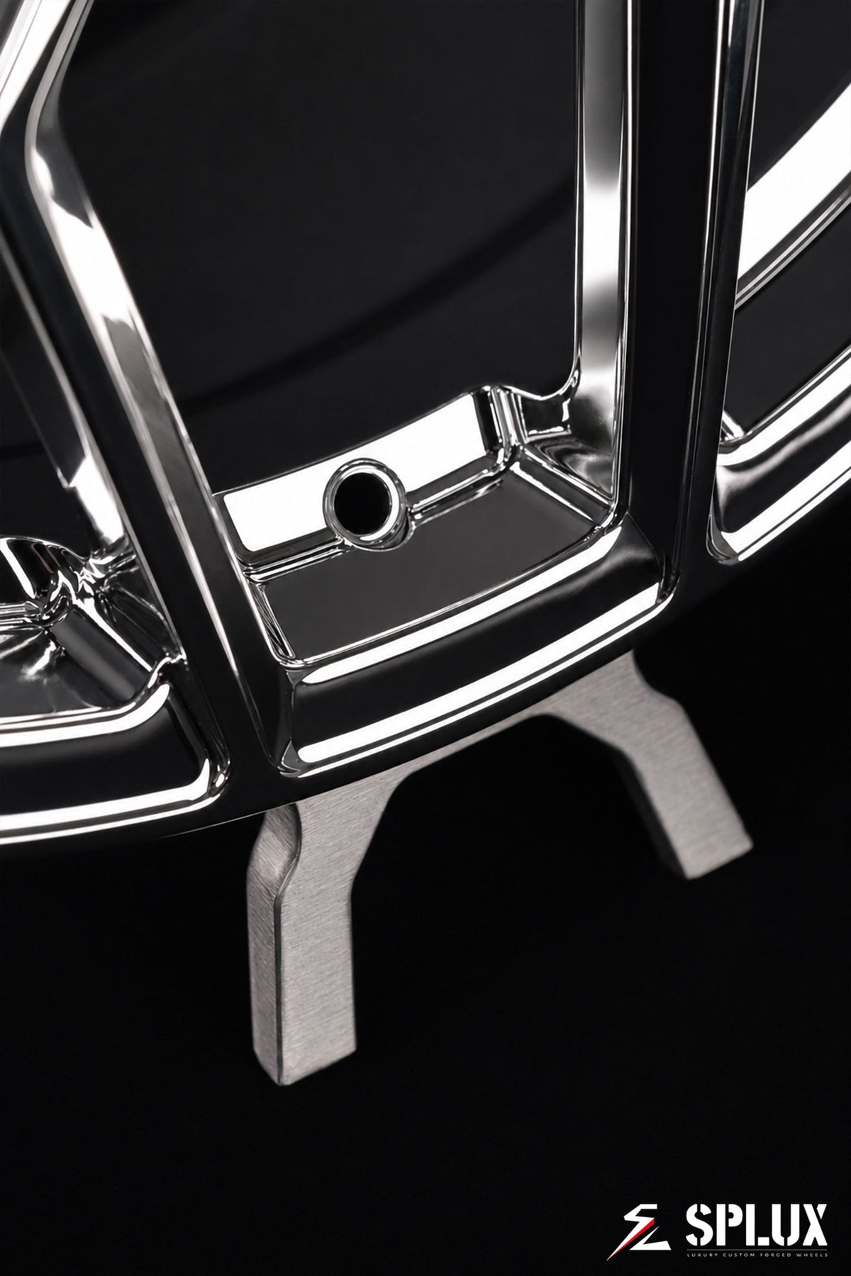 The front wheel of the C7 with a chrome finish and the SC-18M design, highlighting the lug pattern