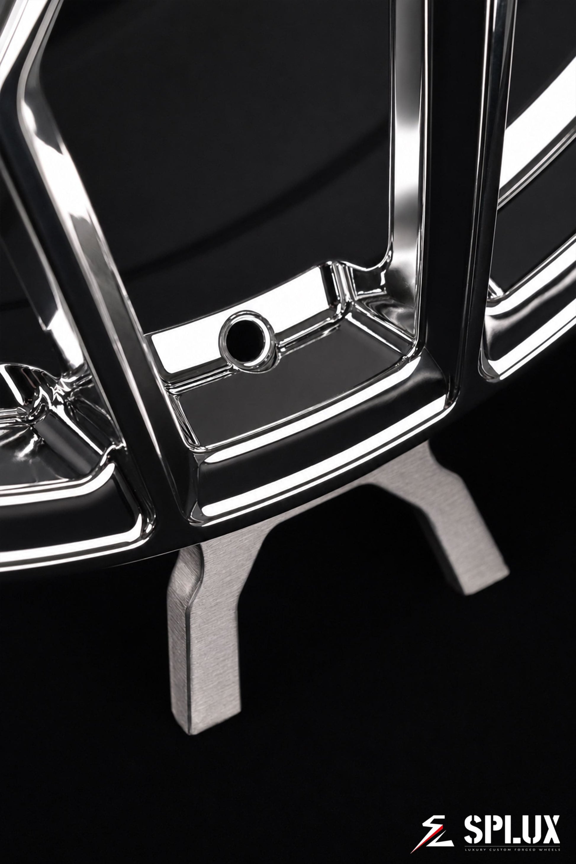 The front wheel of the C7 with a chrome finish and the SC-18M design, highlighting the lug pattern