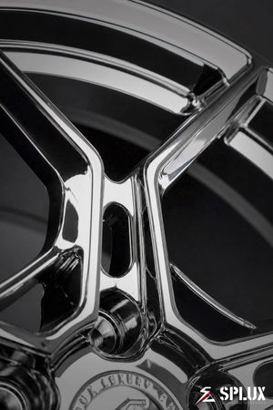 The Corvette C7 Stingray with SC-18M forged wheels in chrome, a perfect match for the sports car