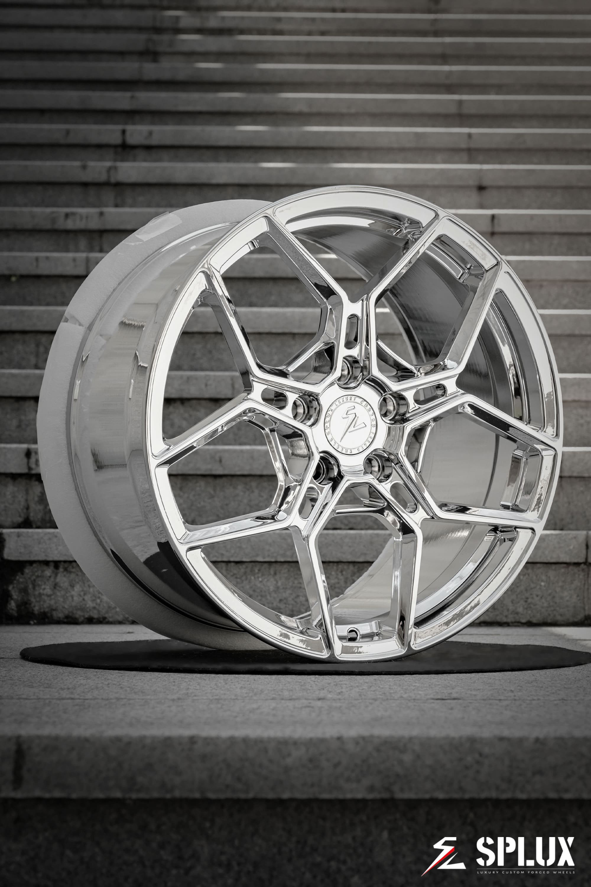 Side view of the Corvette C7 Stingray with staggered 18-inch front and 19-inch rear chrome wheels