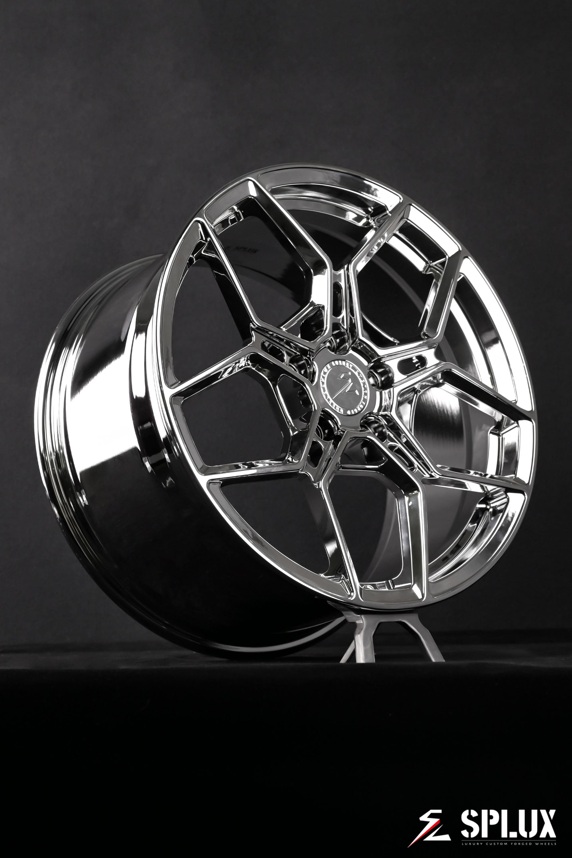 The C7 Stingray sits on all chrome rims with a concave profile and a mirror-like finish