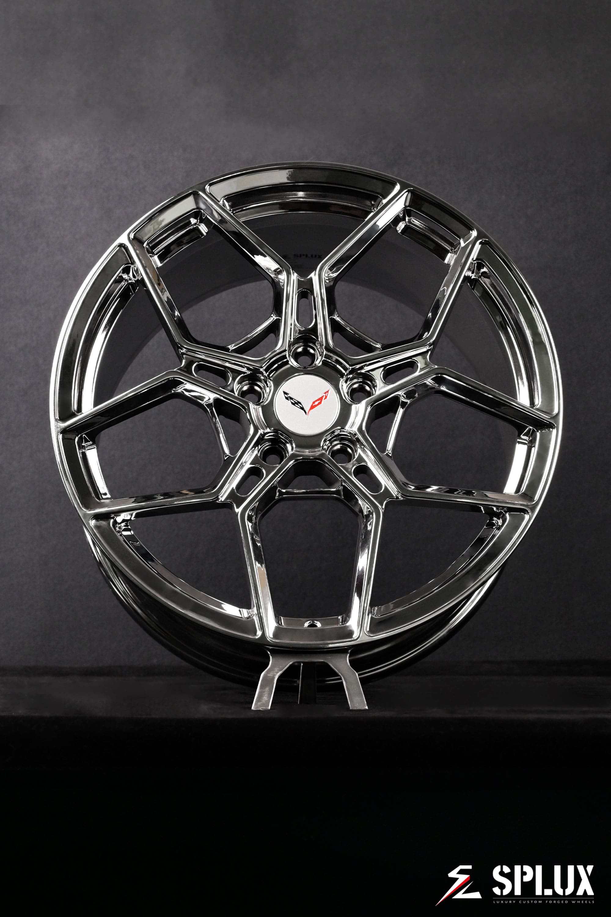 Detail of the SC-18M wheel's five split spokes and chrome finish on the Corvette