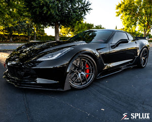 SD-02 forged wheel on the front of the C7, highlighting the deep lip and carbon fiber details