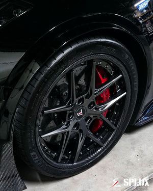 Front 19-inch SD-02 forged wheel on a black C7 Z06, showing deep dish and carbon fiber inner barrel