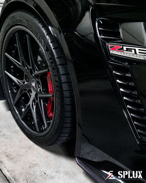 Rear 20-inch SD-02 wheel with gloss dark gunmetal spokes and carbon fiber barrel on a Corvette C7