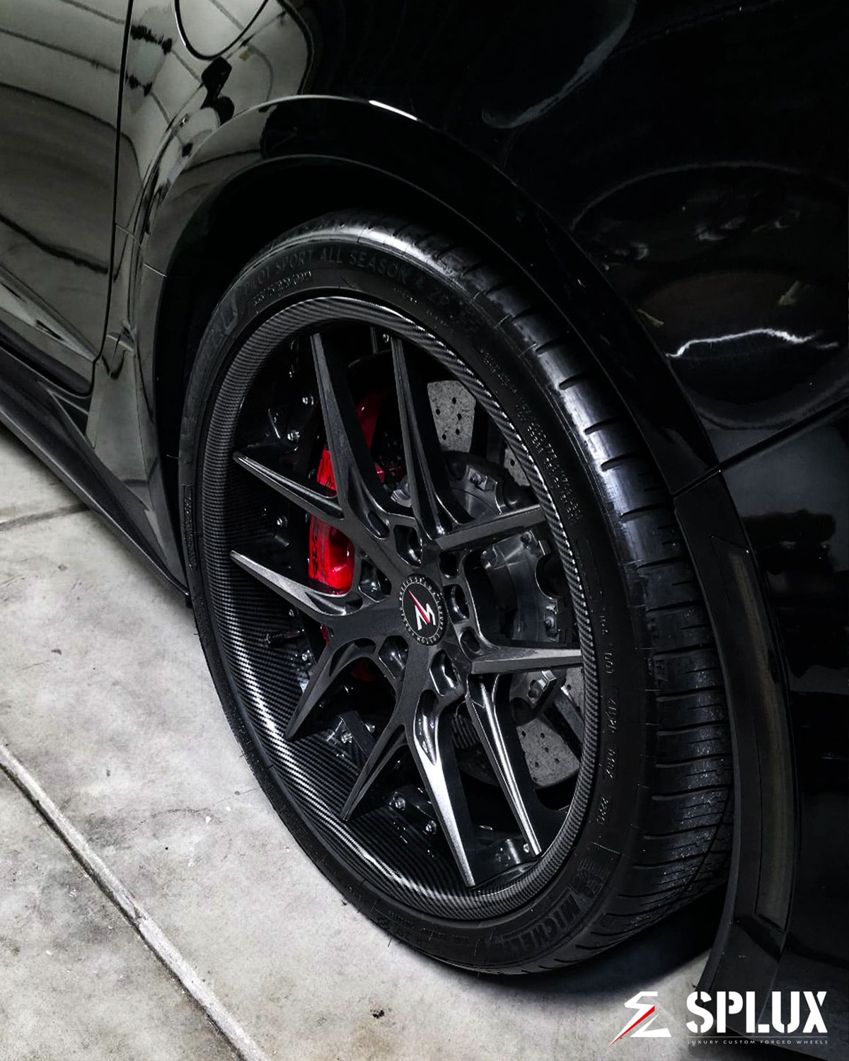 Black C7 Z06 parked, featuring SD-02 forged wheels with a deep concave face