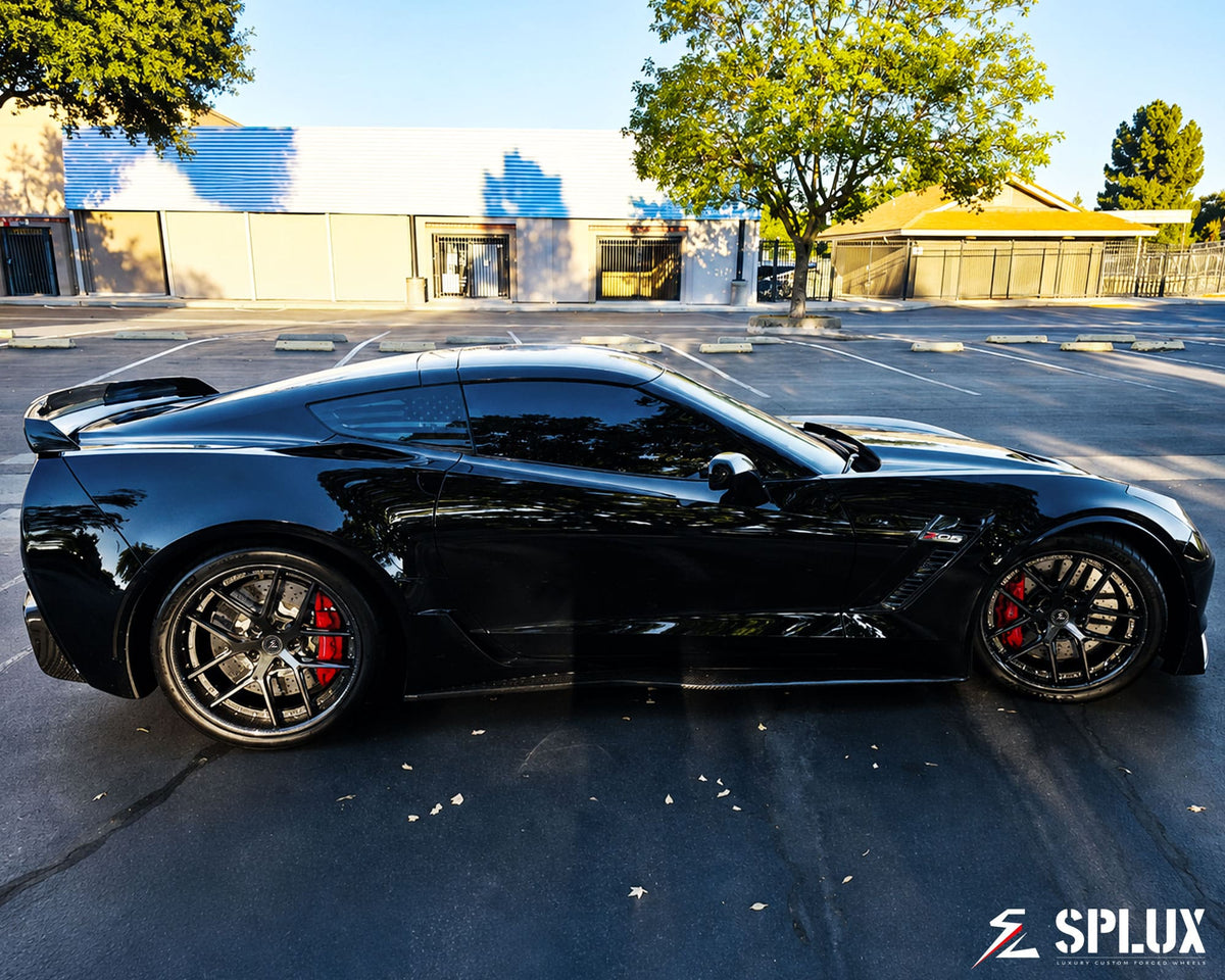 C7 Z06 with staggered 19-inch front and 20-inch rear SD-02 forged wheels