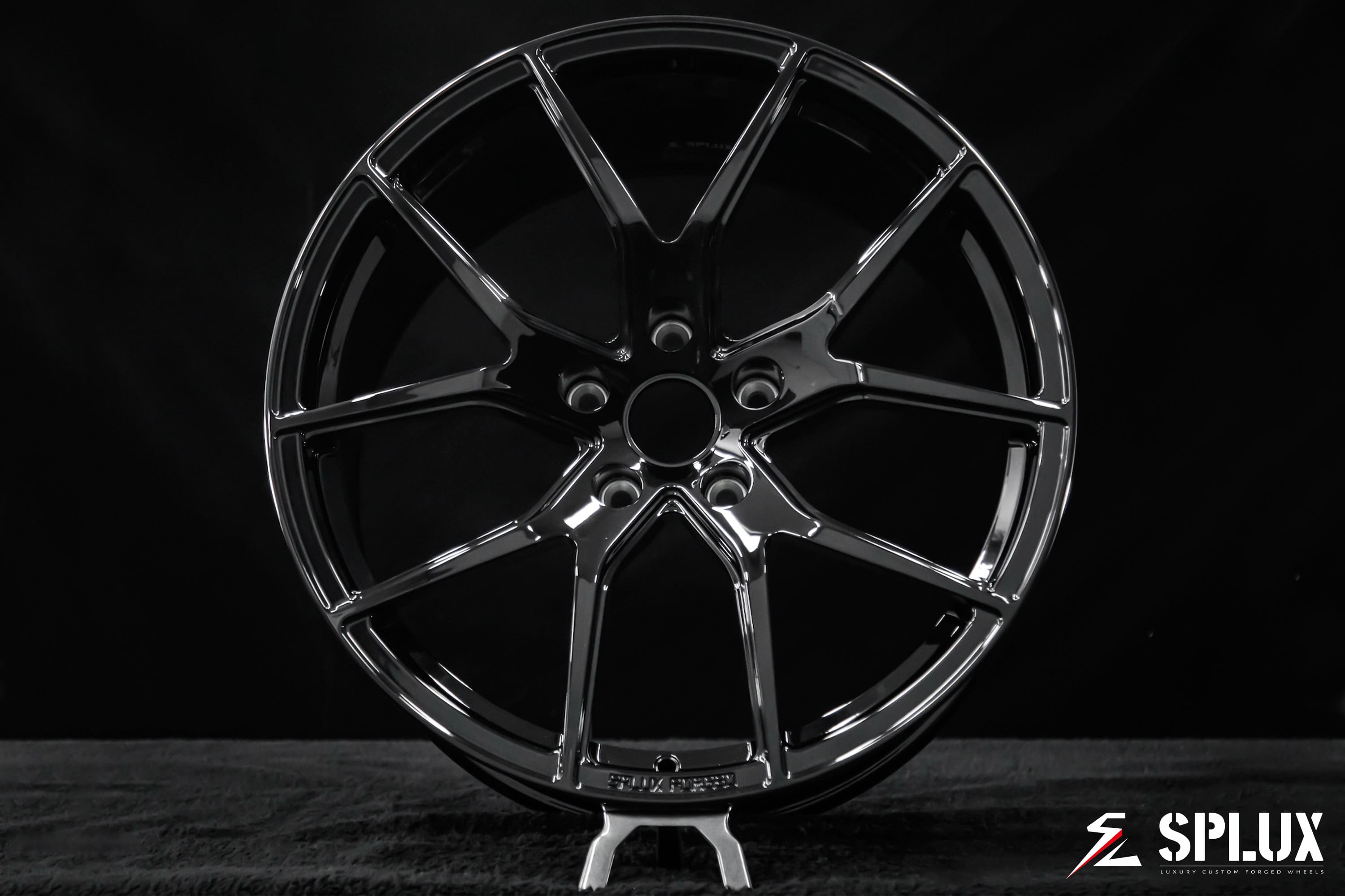 Staggered 19-inch front and 20-inch rear SC-04M forged wheels with a deep concave face