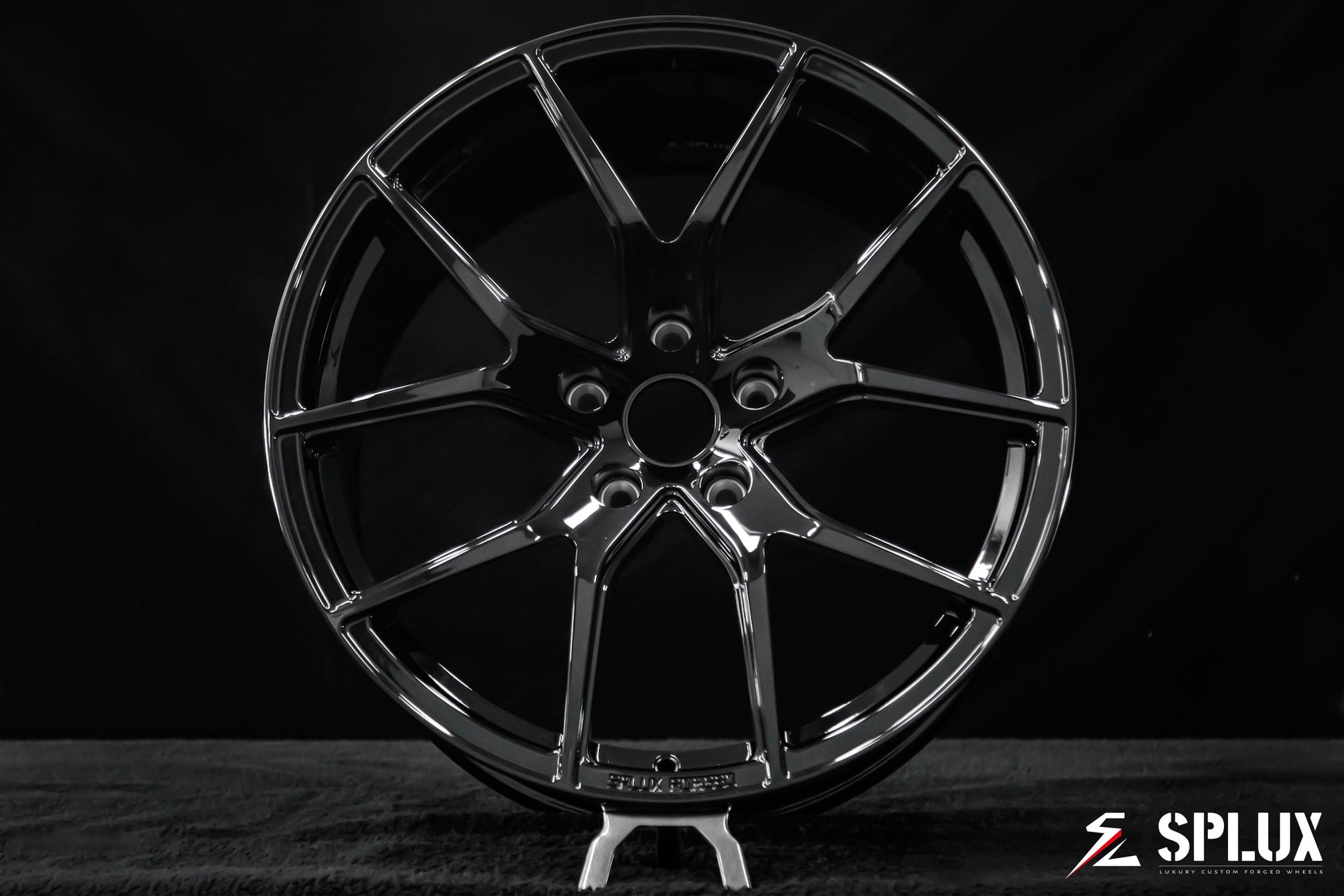 Staggered 19-inch front and 20-inch rear SC-04M forged wheels with a deep concave face