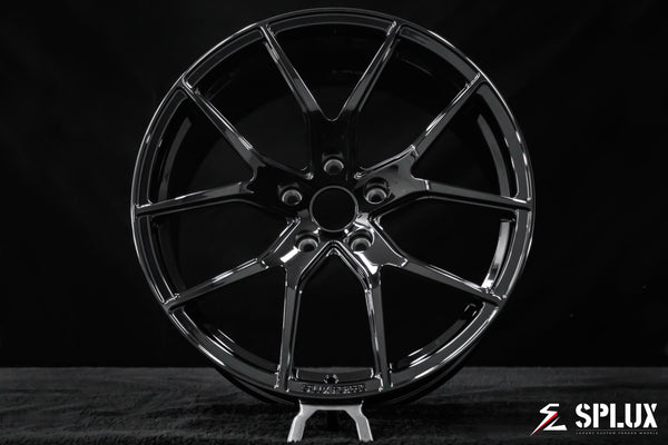 Staggered 19-inch front and 20-inch rear SC-04M forged wheels with a deep concave face