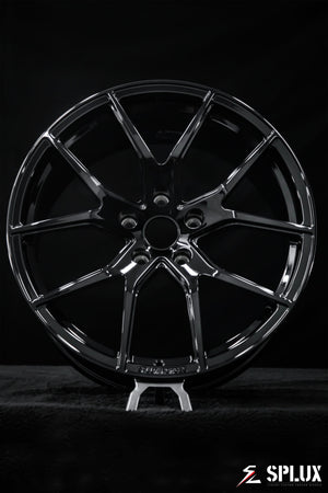 Close-up of the SC-04M forged wheel showing the monoblock construction and black center cap