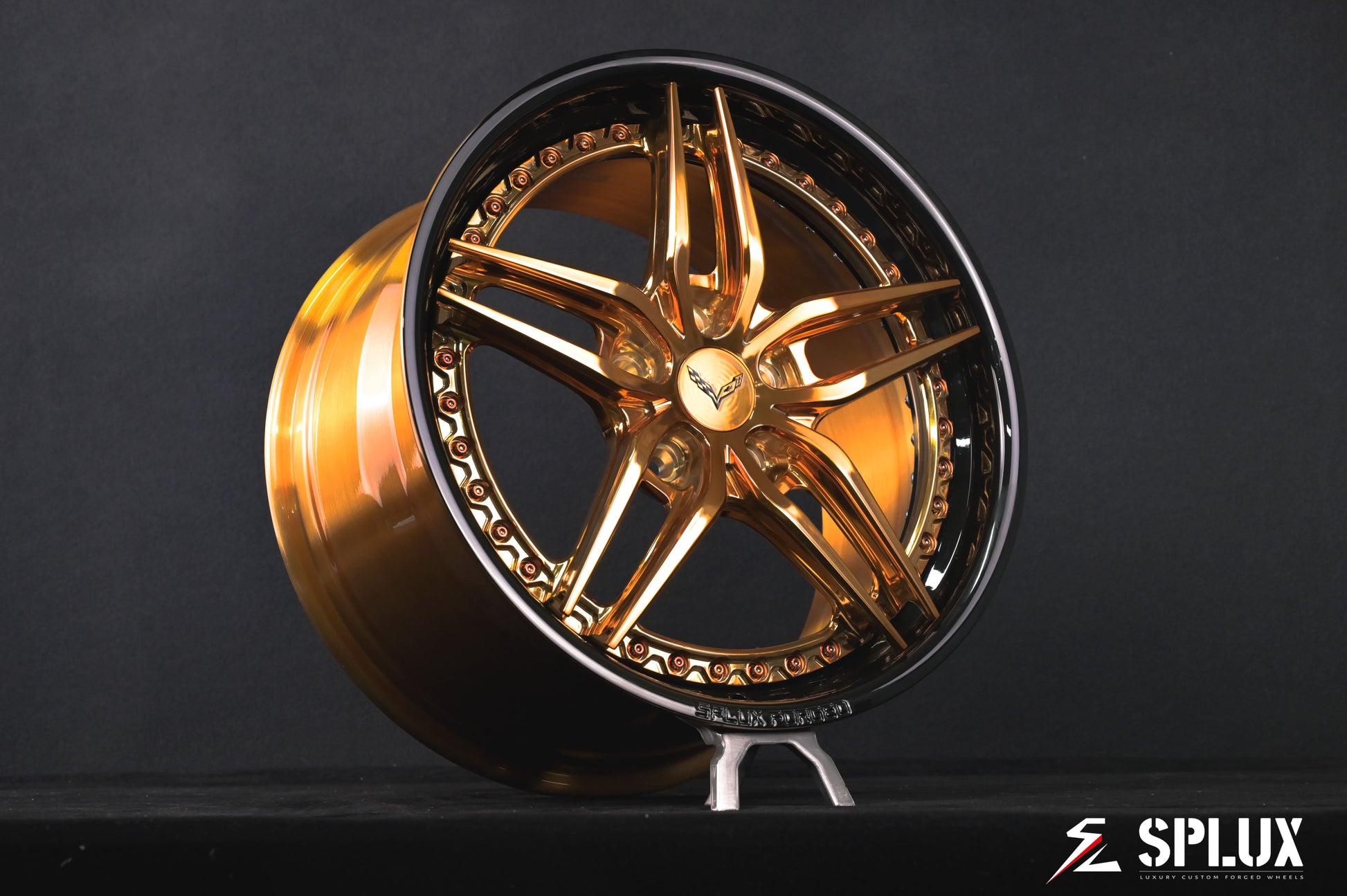 Close-up of the SA-01 wheel showing polished copper spokes and custom center cap
