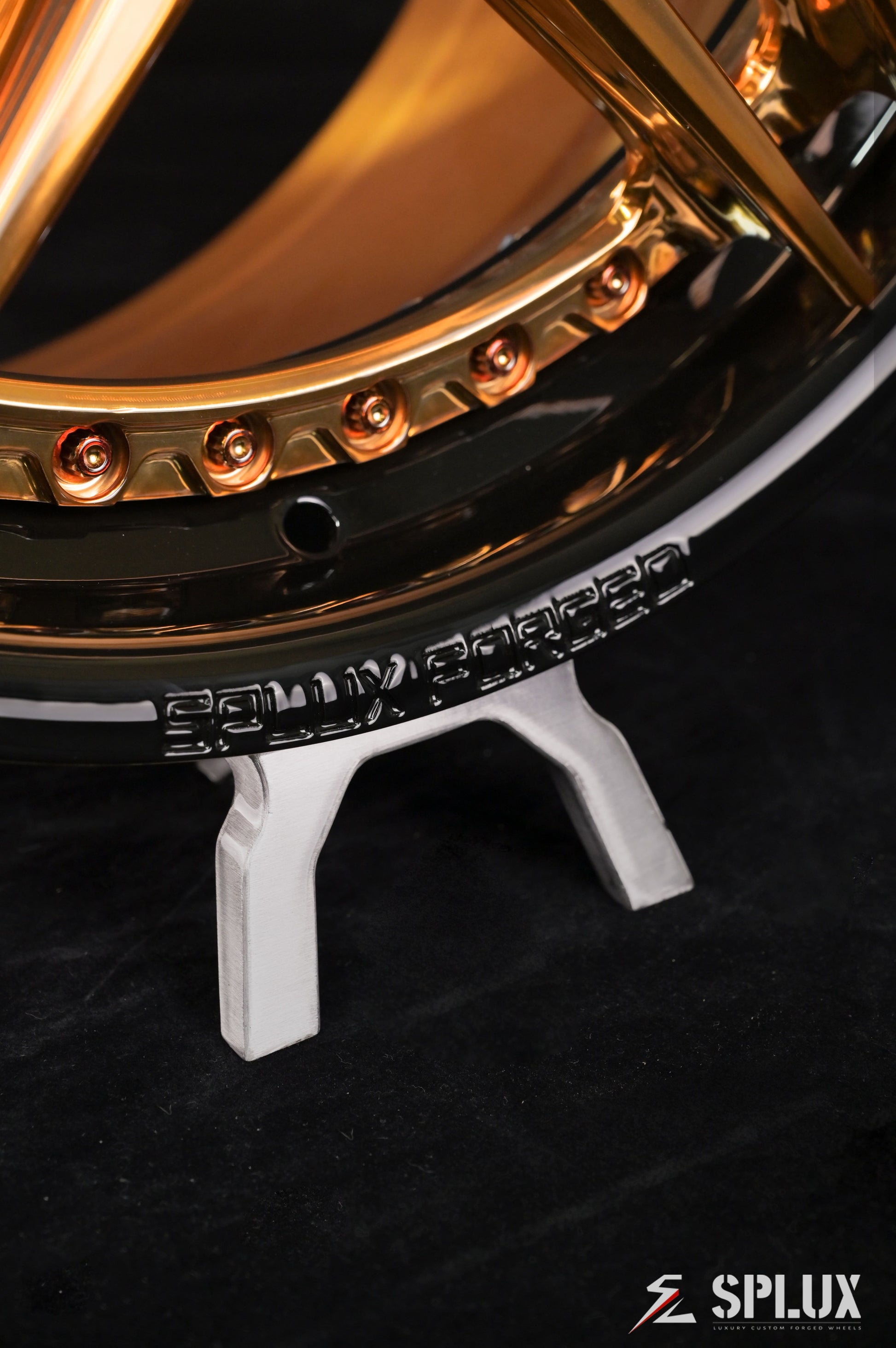 Rear 19-inch SA-01 forged wheel with transparent copper barrel