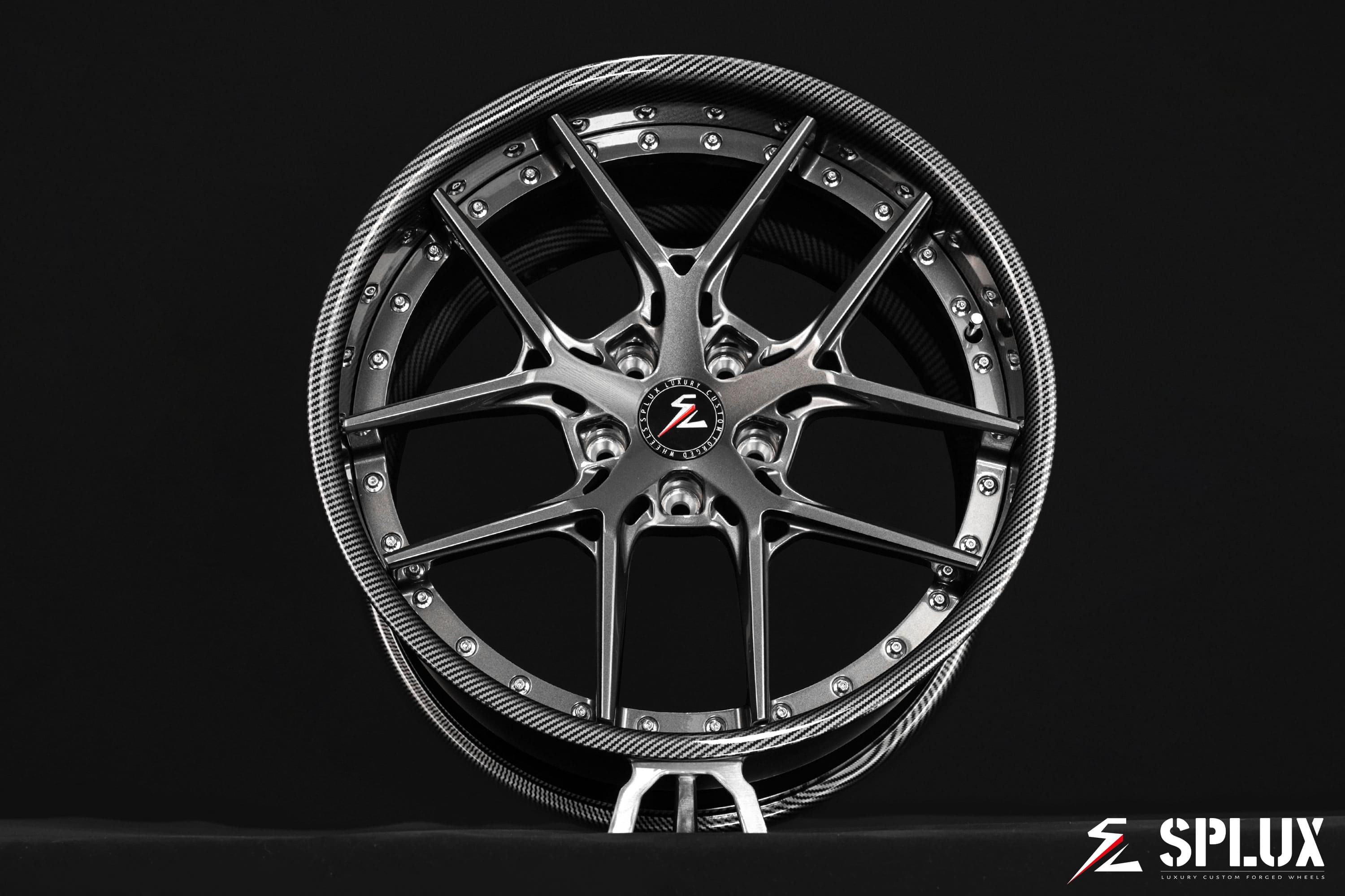SD-02 forged 2-piece wheel with carbon fiber barrel and dark gunmetal spokes on a C7 Corvette