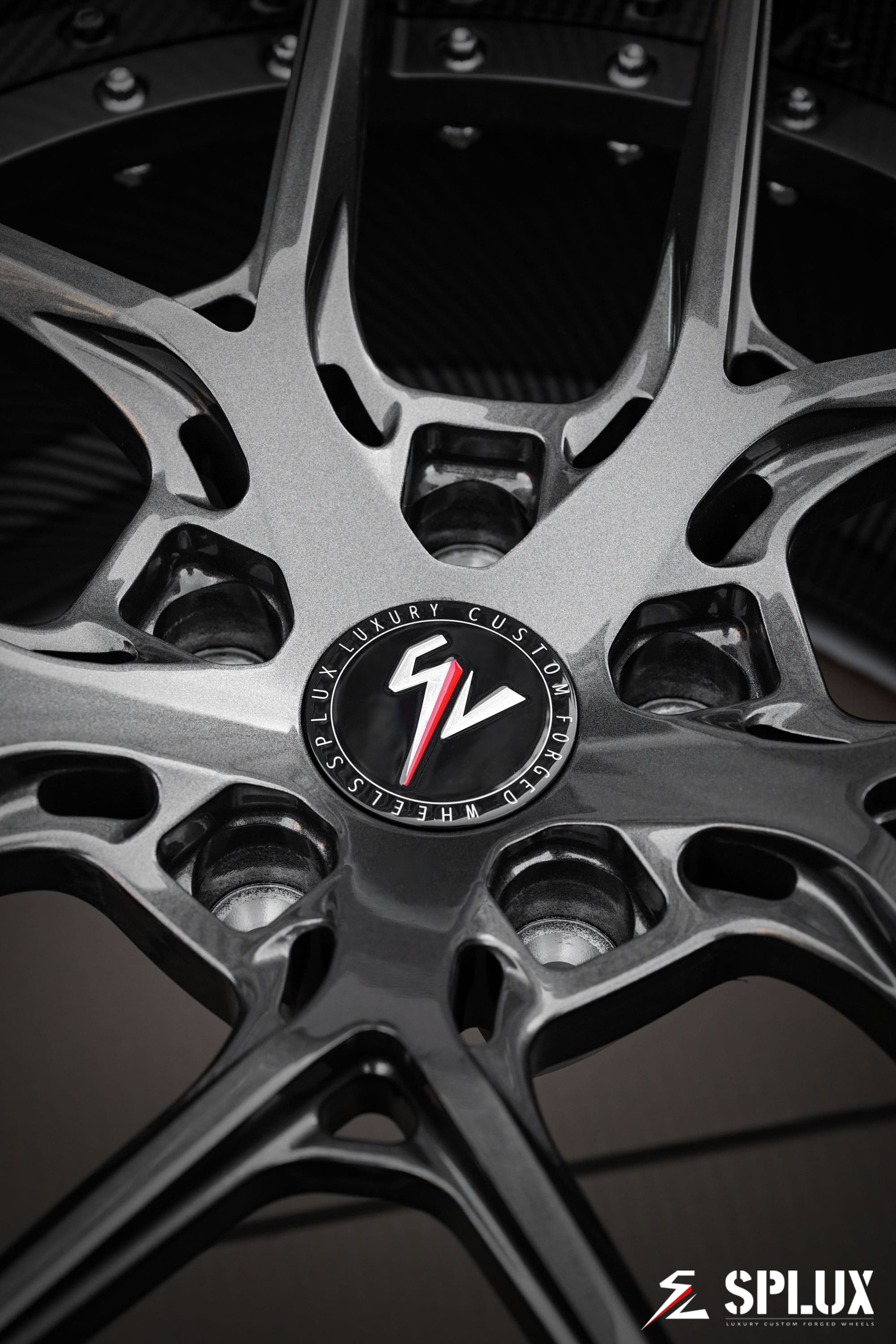 SD-02 wheel with carbon fiber barrel and dark gunmetal spokes, forged 2-piece construction