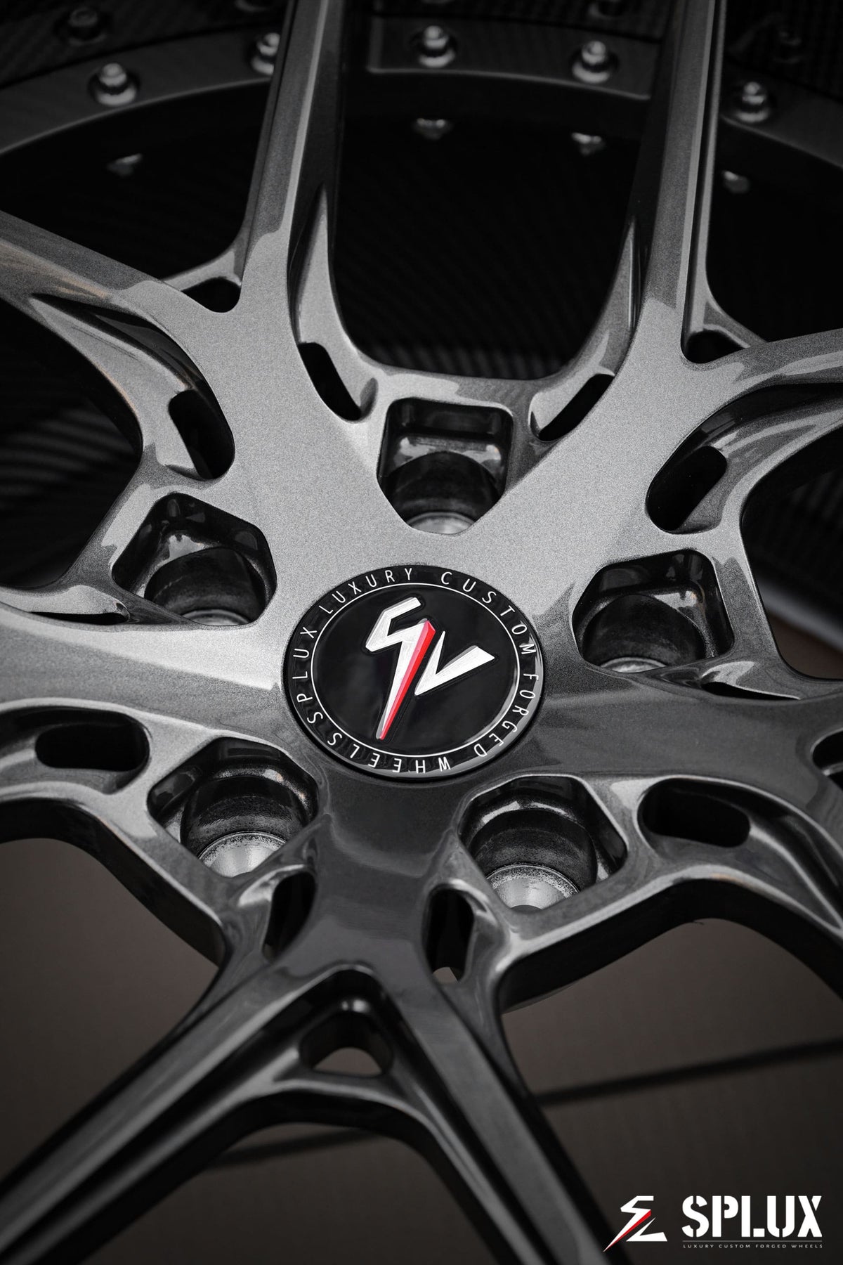 SD-02 wheel with carbon fiber barrel and dark gunmetal spokes, forged 2-piece construction