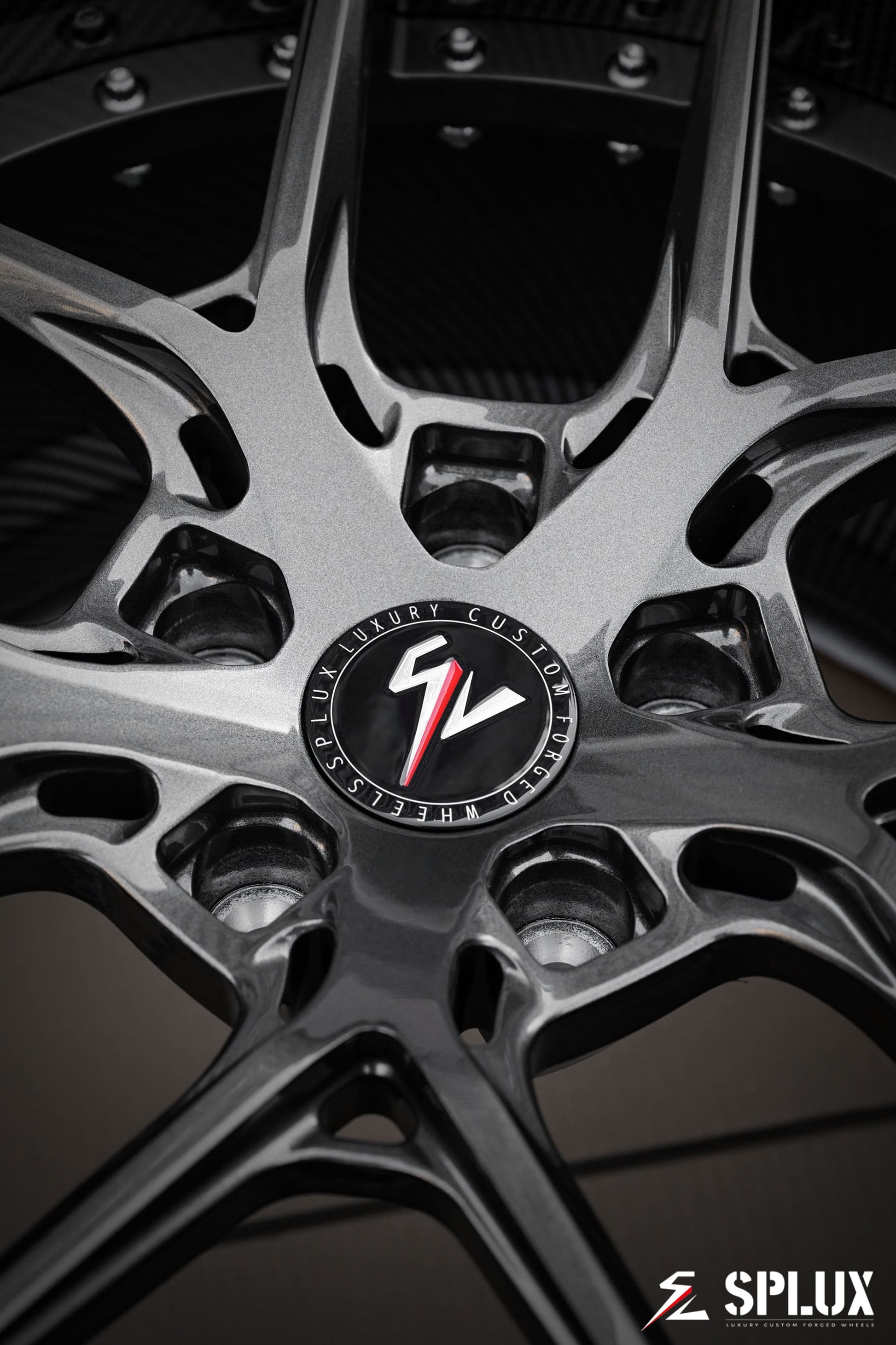 SD-02 wheel with carbon fiber barrel and dark gunmetal spokes, forged 2-piece construction