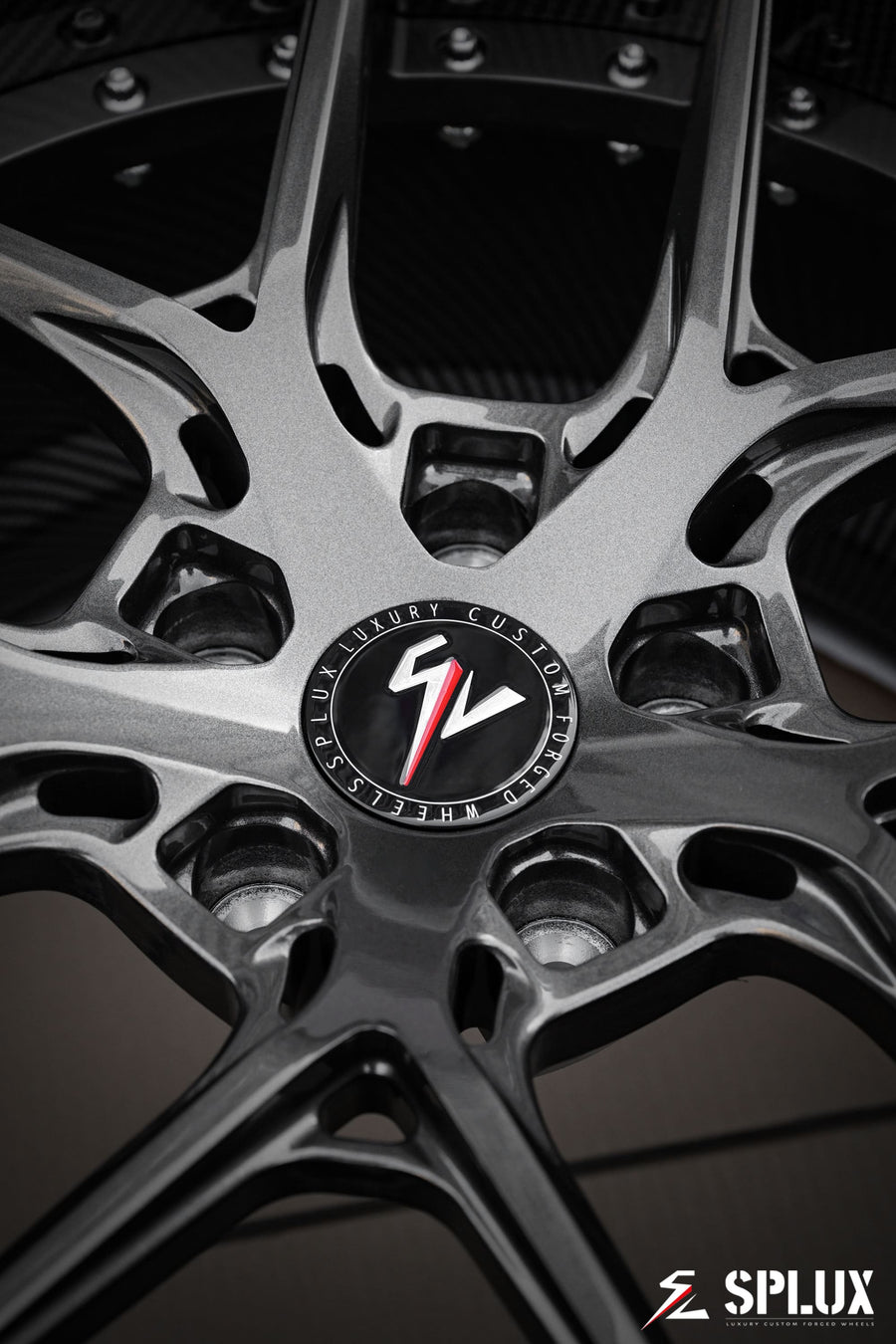 SD-02 wheel with carbon fiber barrel and dark gunmetal spokes, forged 2-piece construction
