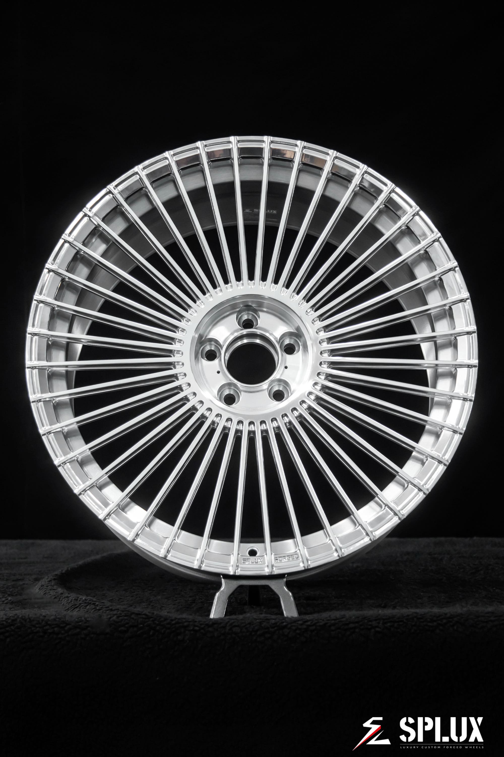 Mercedes-Benz S500 wheels with a custom full coverage floating center cap
