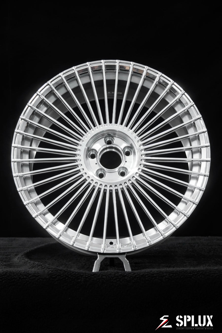 Mercedes-Benz S500 wheels with a custom full coverage floating center cap