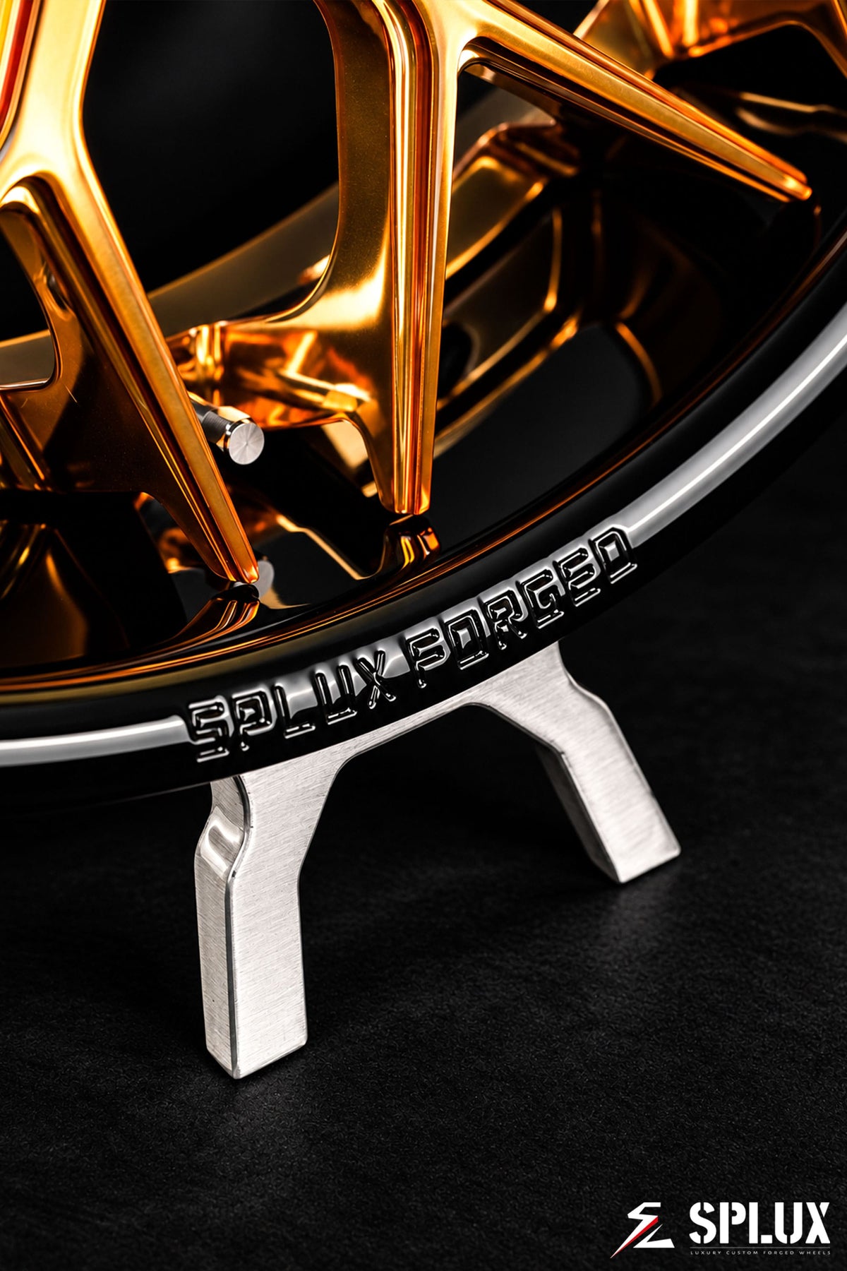 SA-01 2-piece forged wheel showing the SPLUX FORGED lip engraving