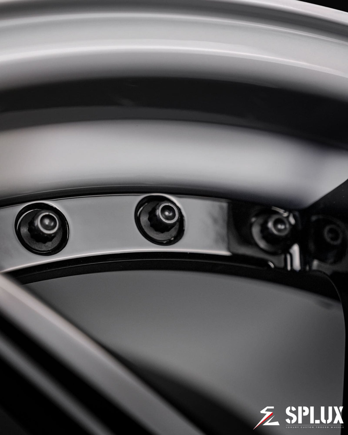SA-03 forged 2-piece wheels displaying inner ivory barrel wheels lip step construction closely