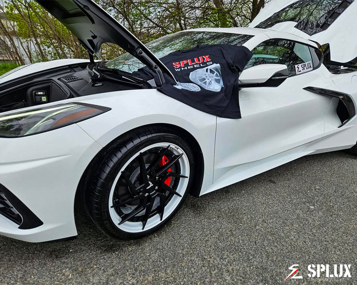 Front 19-inch SA-03 forged wheel with piano black spokes and ivory white barrel on the C8 Corvette