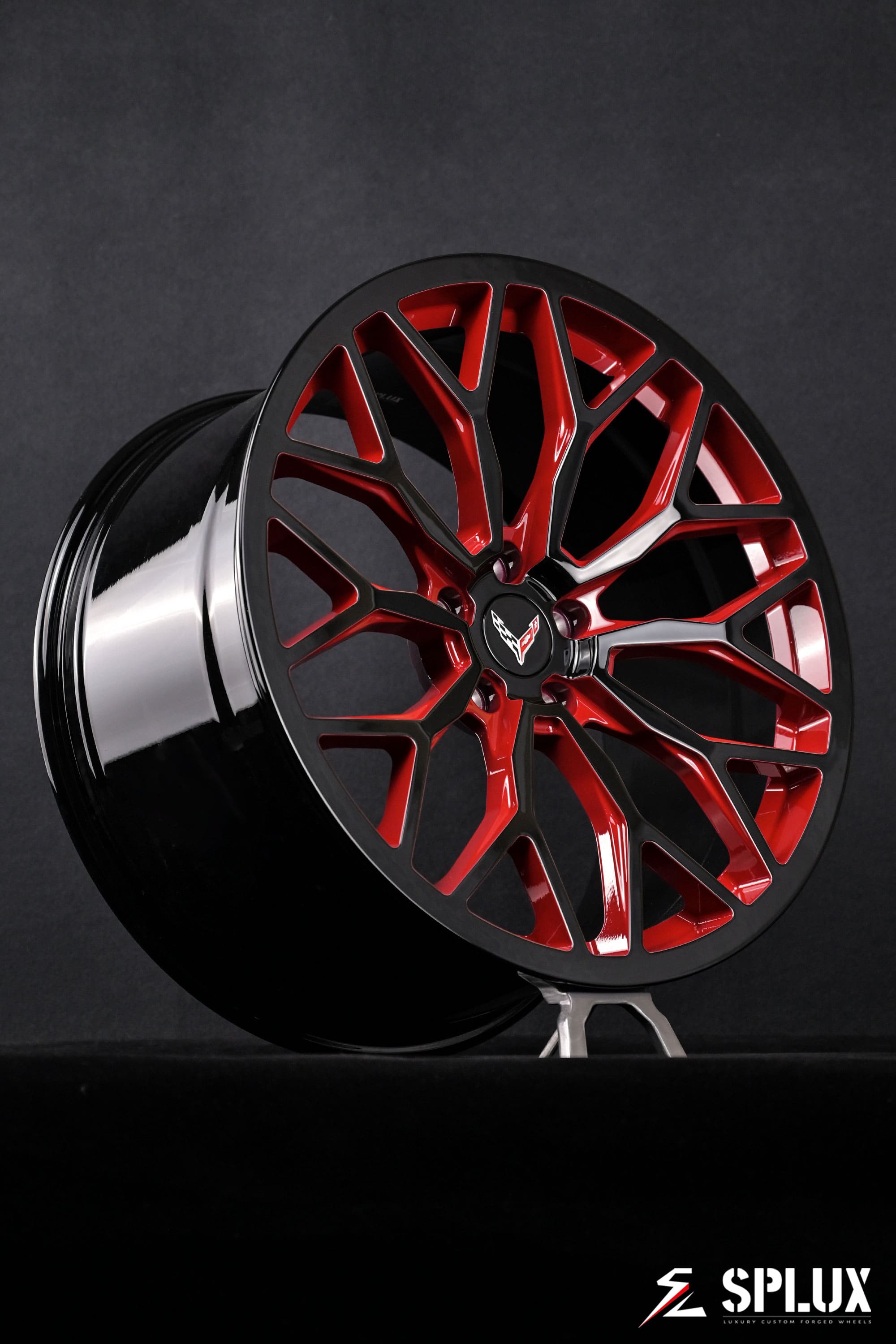 Rear 21-inch SC-14M forged wheel showing concave structure and piano black finish with red accents