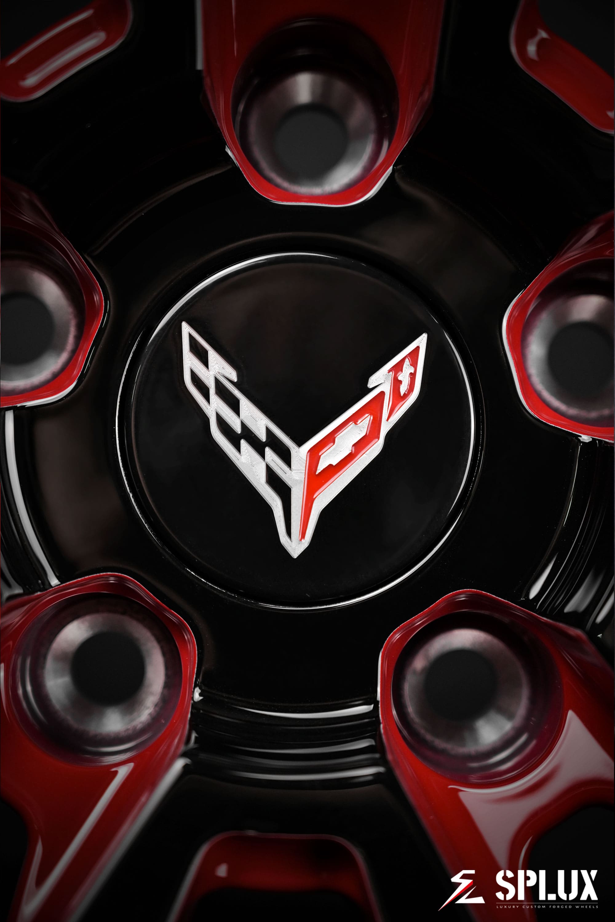 Staggered 20-inch front and 21-inch rear SC-14M forged wheels with piano black and red two-tone finish