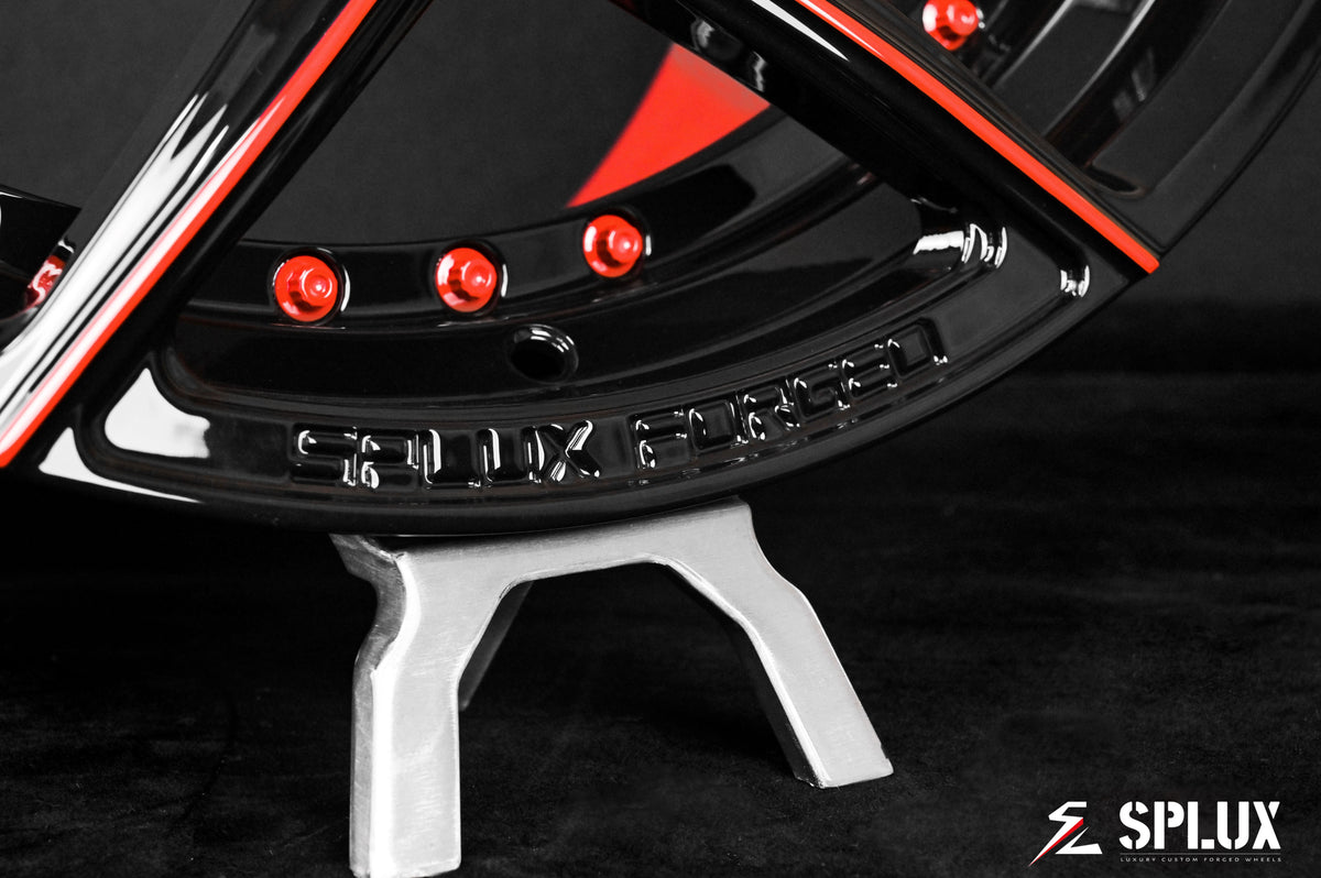 Front 20-inch SL-C04 wheel with gloss red inner barrel and piano black spokes