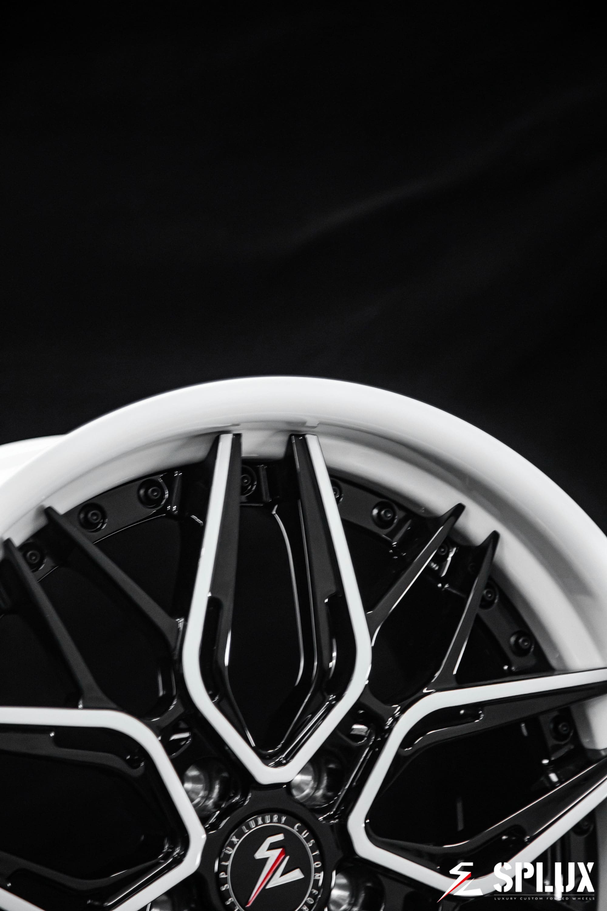 C8 Corvette white with black rims: SC-02 forged 2-piece concave wheels