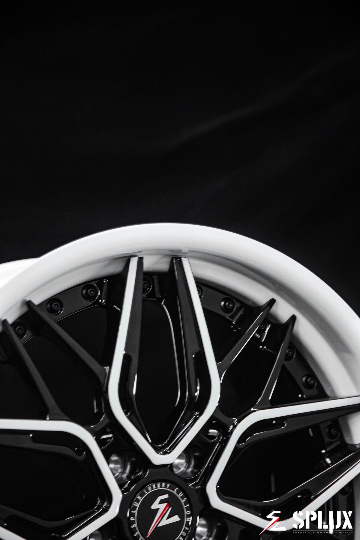 C8 Corvette white with black rims: SC-02 forged 2-piece concave wheels
