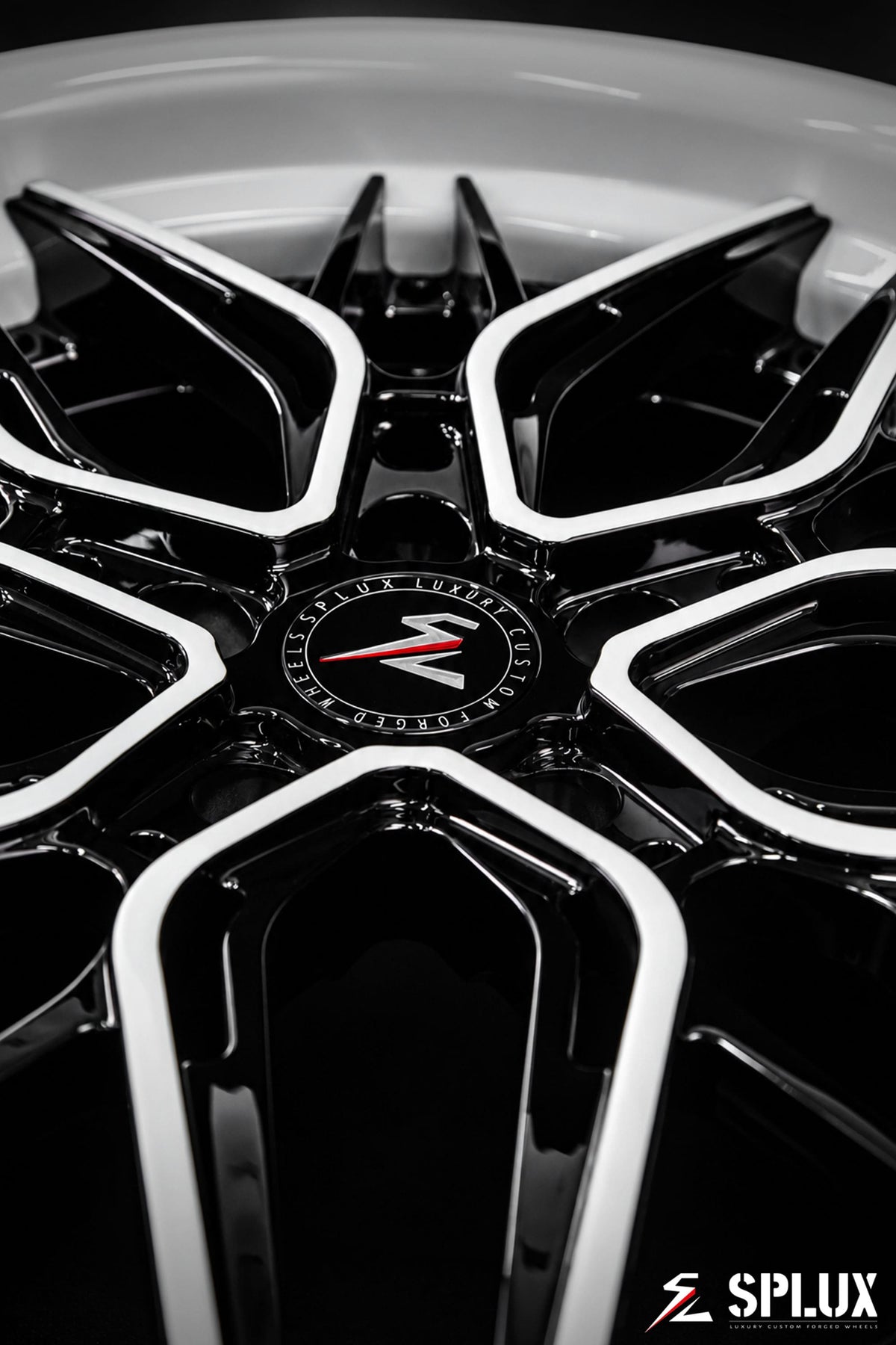 White Corvette rims with piano black inner barrel and black hardware