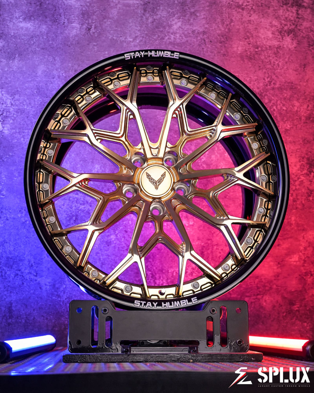 SD-08 wheel with polished frozen gold spokes and piano black inner barrel