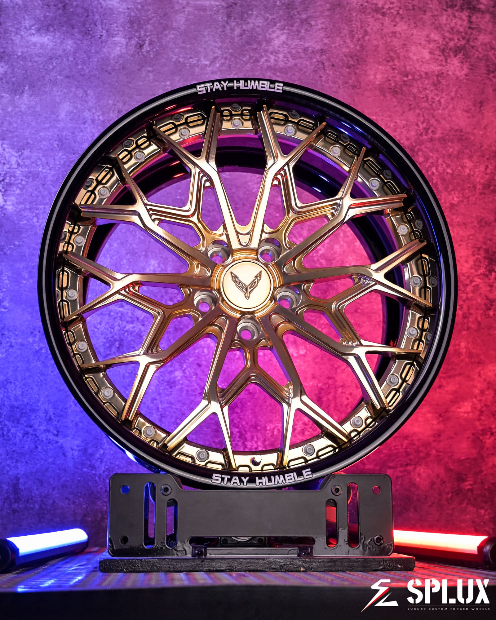 SD-08 wheel with polished frozen gold spokes and piano black inner barrel