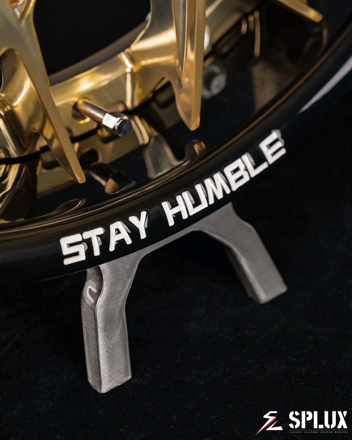 SD-08 2-piece forged wheel with custom C8 emblem center cap