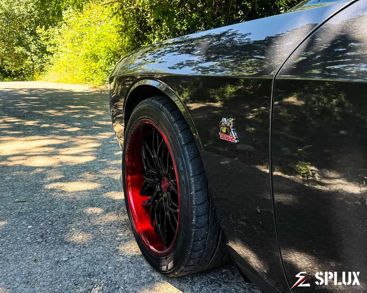 Challenger SD-01 forged 2-piece wheels with Brushed Red barrel detail