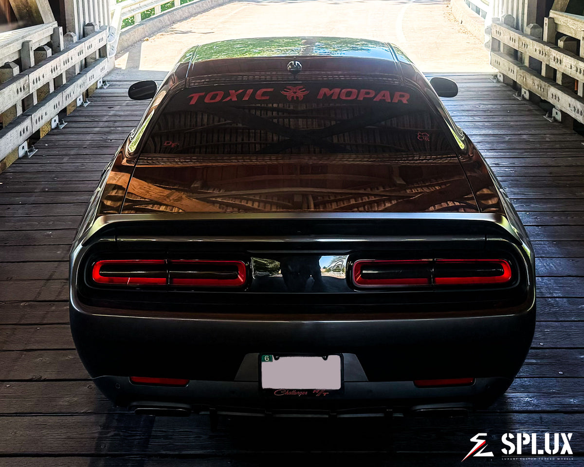 Dodge Challenger SD-01 forged 2-piece wheels with Piano Black and Brushed Red finish