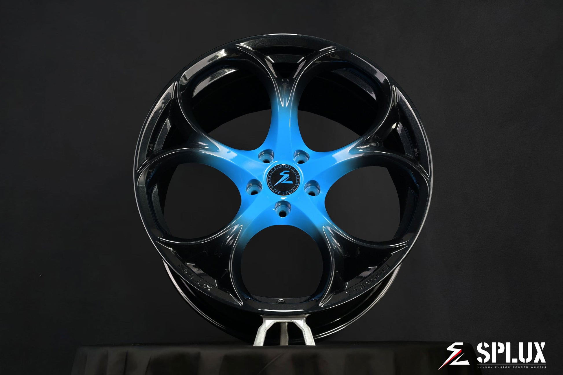 SC-07M forged wheels close-up carbon flash metallic black to rapid blue fade spokes detail