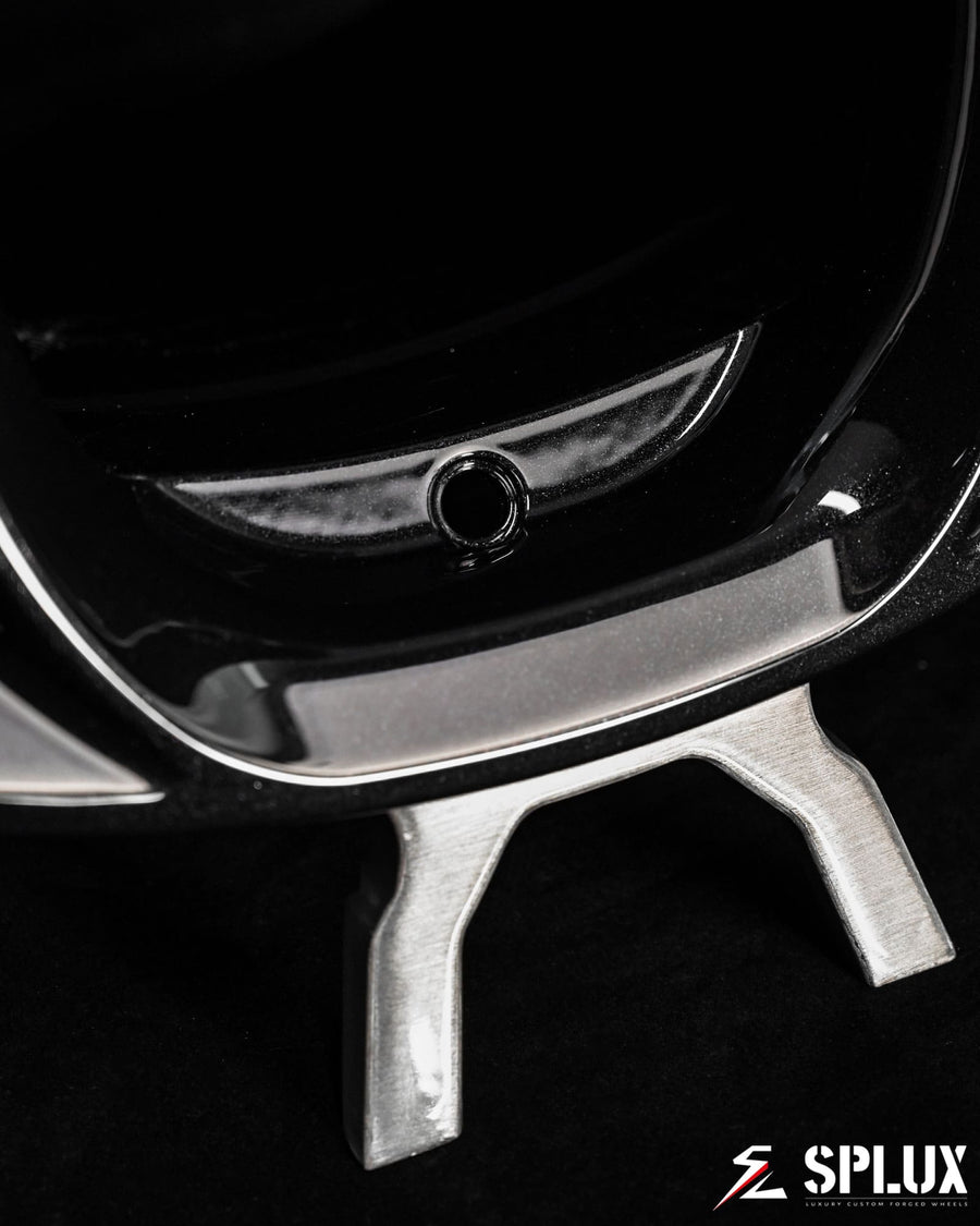 SC-07M forged wheels C8 custom center cap emblem detail macro focus
