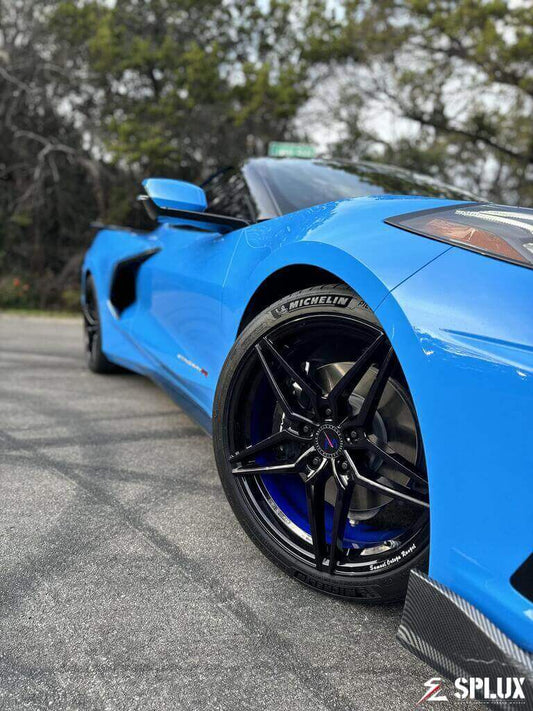 Corvette C8 Stingray convertible with Splux SC-03M forged monoblock wheels featuring deep concave design and brushed blue inner barrel.