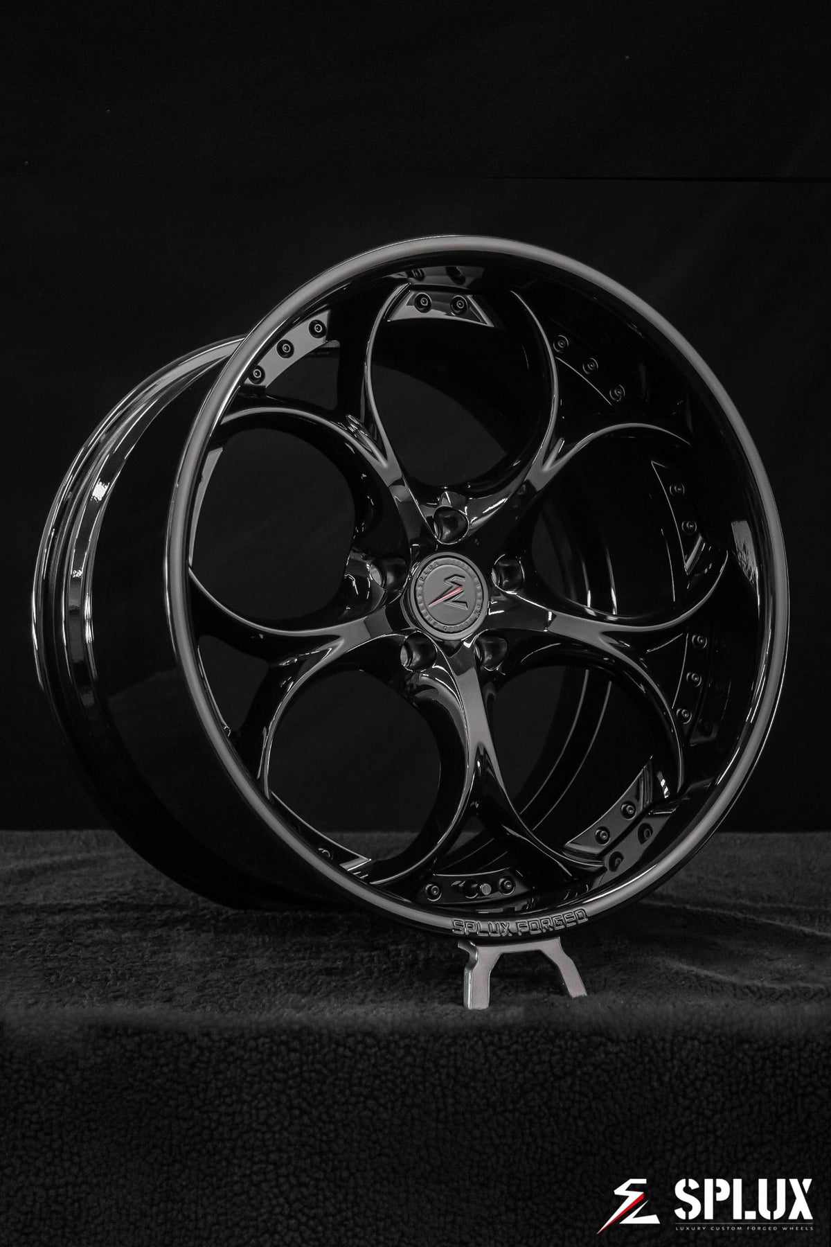 SD-03 forged 2-piece wheel with piano black spokes and deep dish lip
