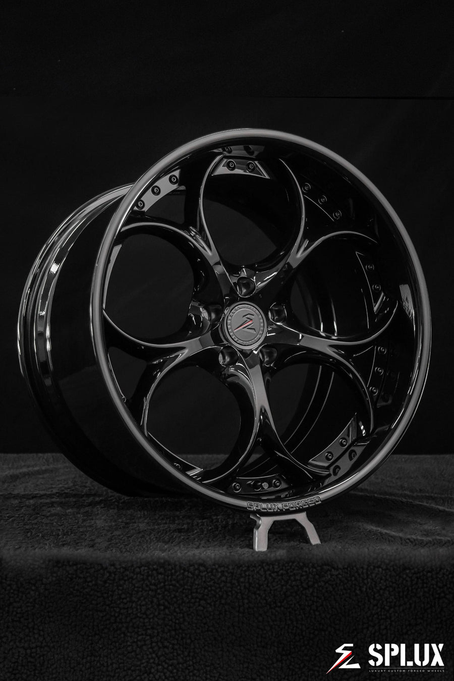 SD-03 forged 2-piece wheel with piano black spokes and deep dish lip