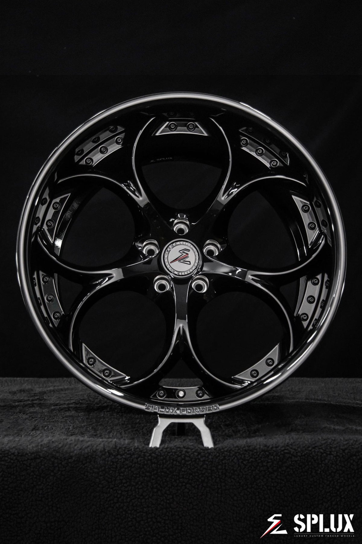 Corvette C8 Z06 rims in a staggered 20-inch front and 21-inch rear fitment