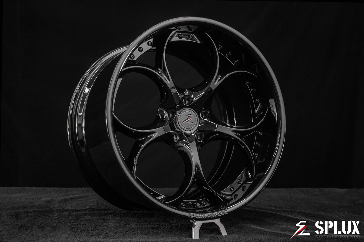 Z06 C8 wheels finished in piano black across spokes, barrel and hardware