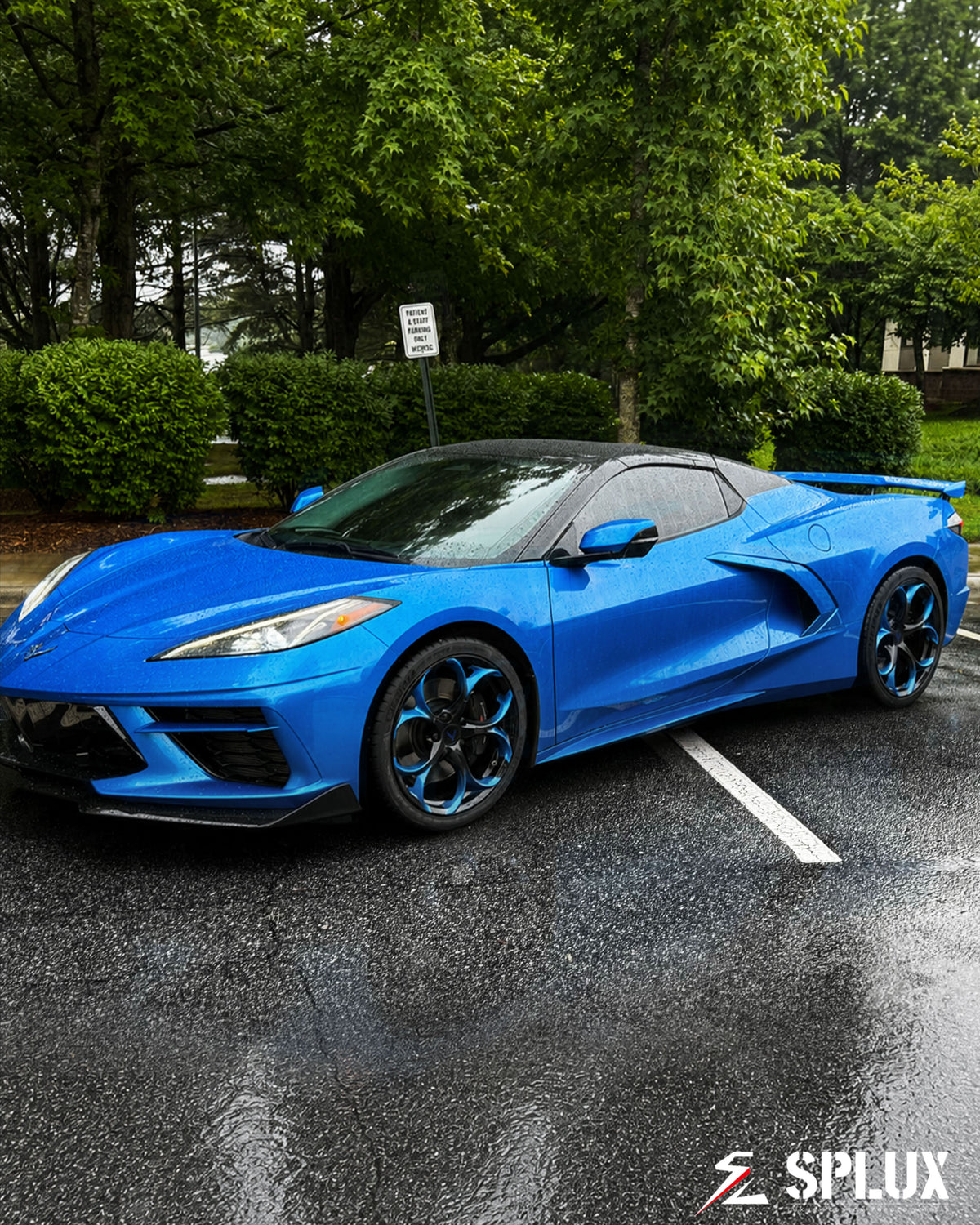 SC-07M forged monoblock wheel with blue and black finish on the Corvette C8